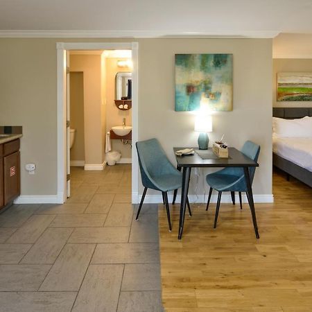 Above The Beach Guest Suites Penticton Esterno foto