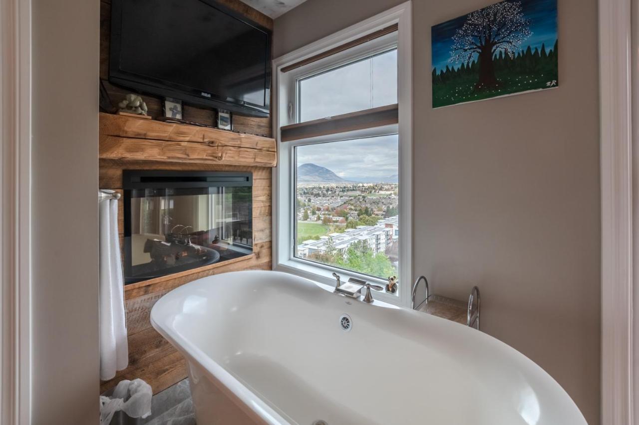 Above The Beach Guest Suites Penticton Esterno foto
