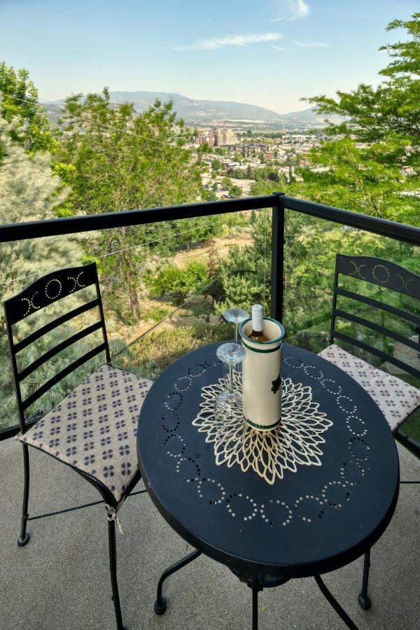 Above The Beach Guest Suites Penticton Esterno foto