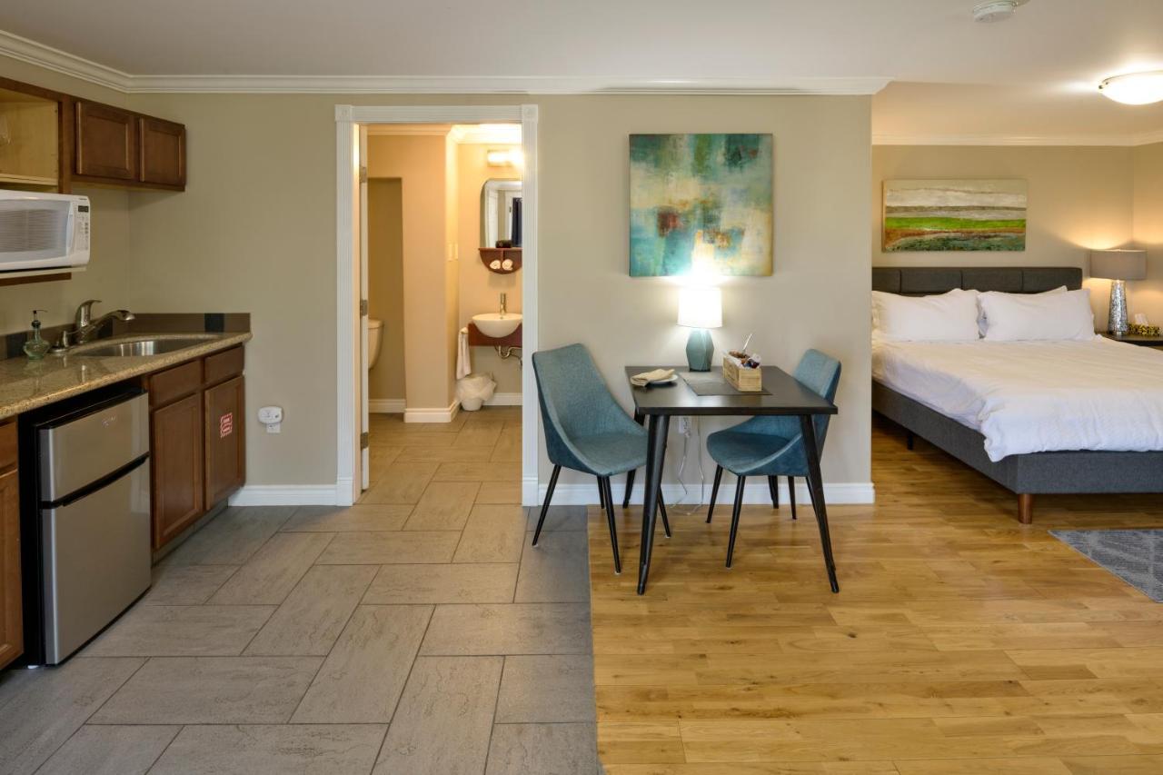 Above The Beach Guest Suites Penticton Esterno foto