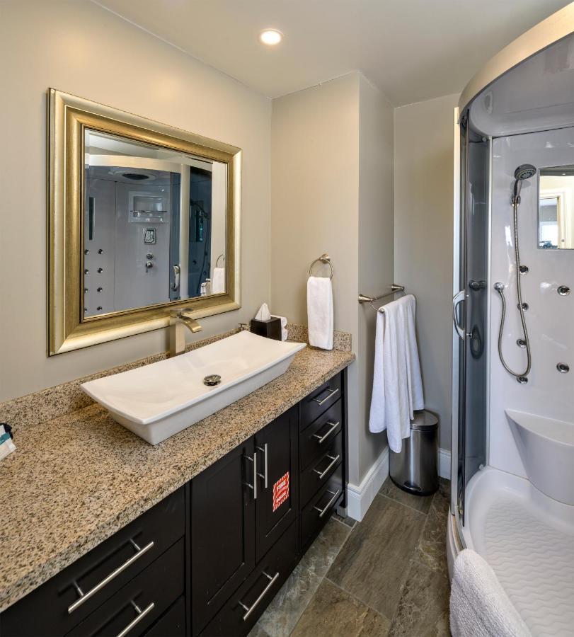 Above The Beach Guest Suites Penticton Esterno foto