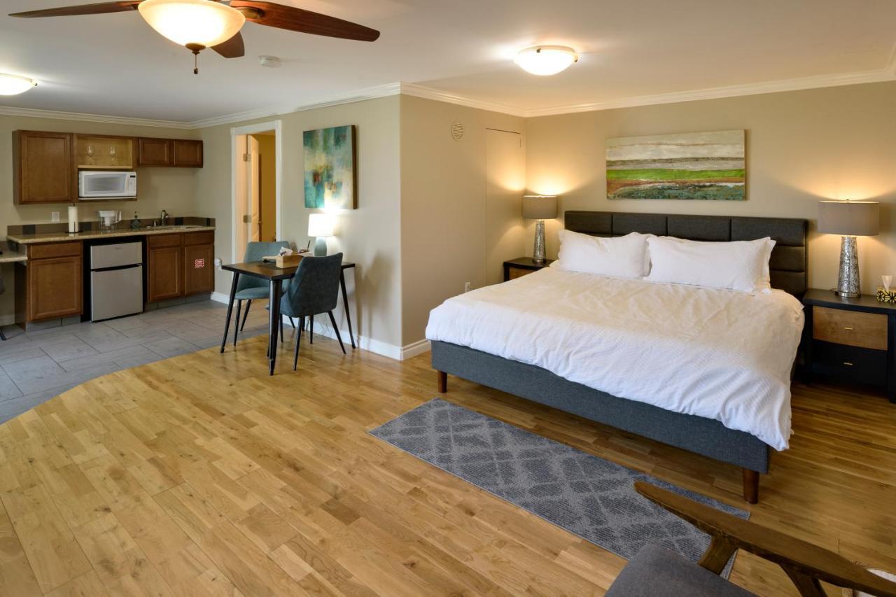 Above The Beach Guest Suites Penticton Esterno foto