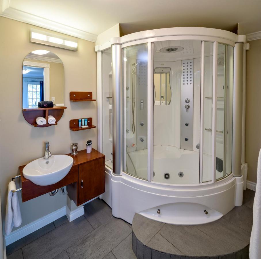 Above The Beach Guest Suites Penticton Esterno foto