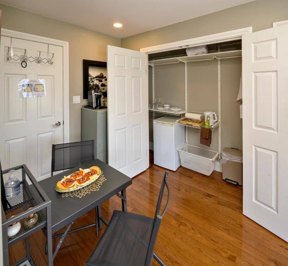 Above The Beach Guest Suites Penticton Esterno foto