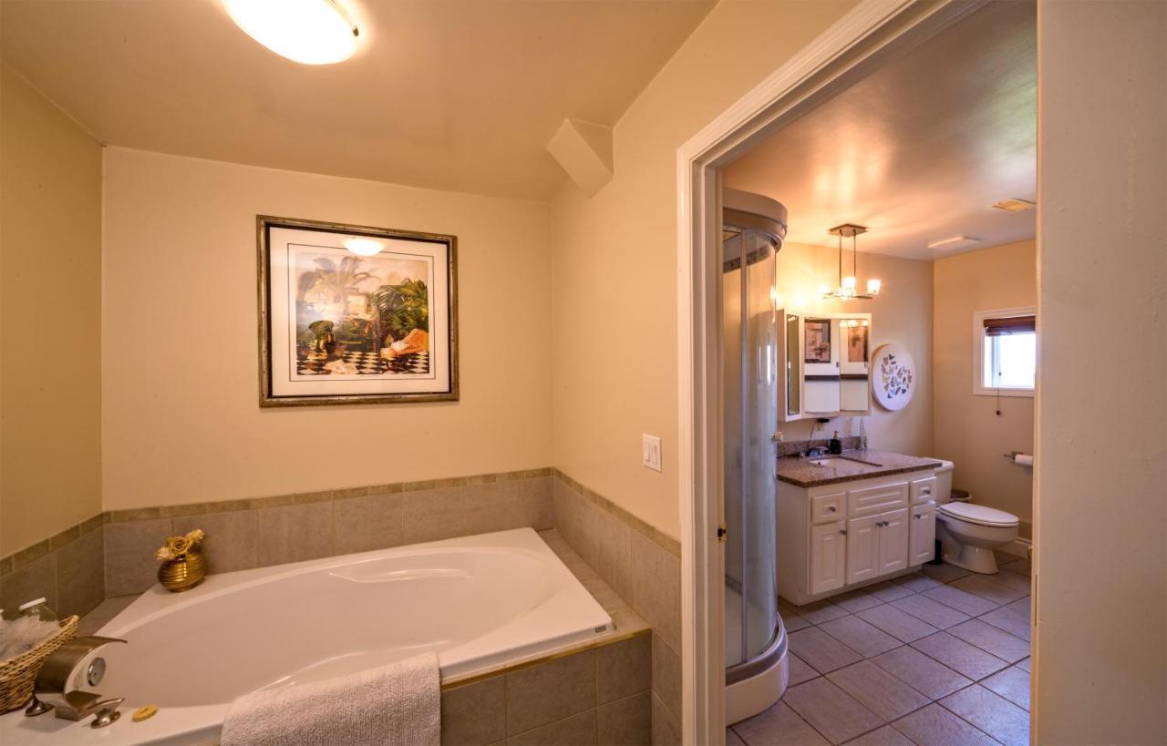 Above The Beach Guest Suites Penticton Esterno foto