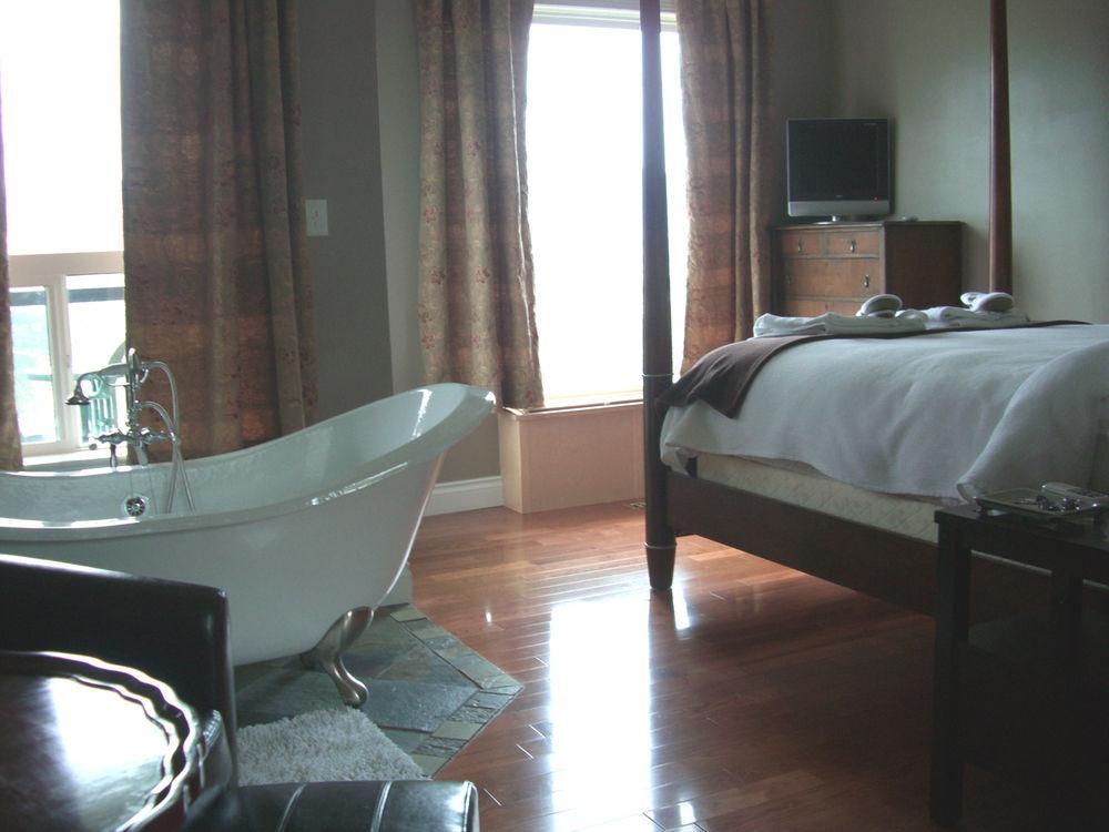 Above The Beach Guest Suites Penticton Esterno foto