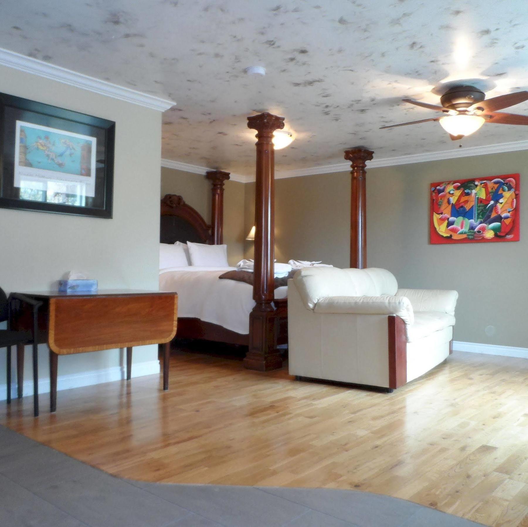 Above The Beach Guest Suites Penticton Esterno foto