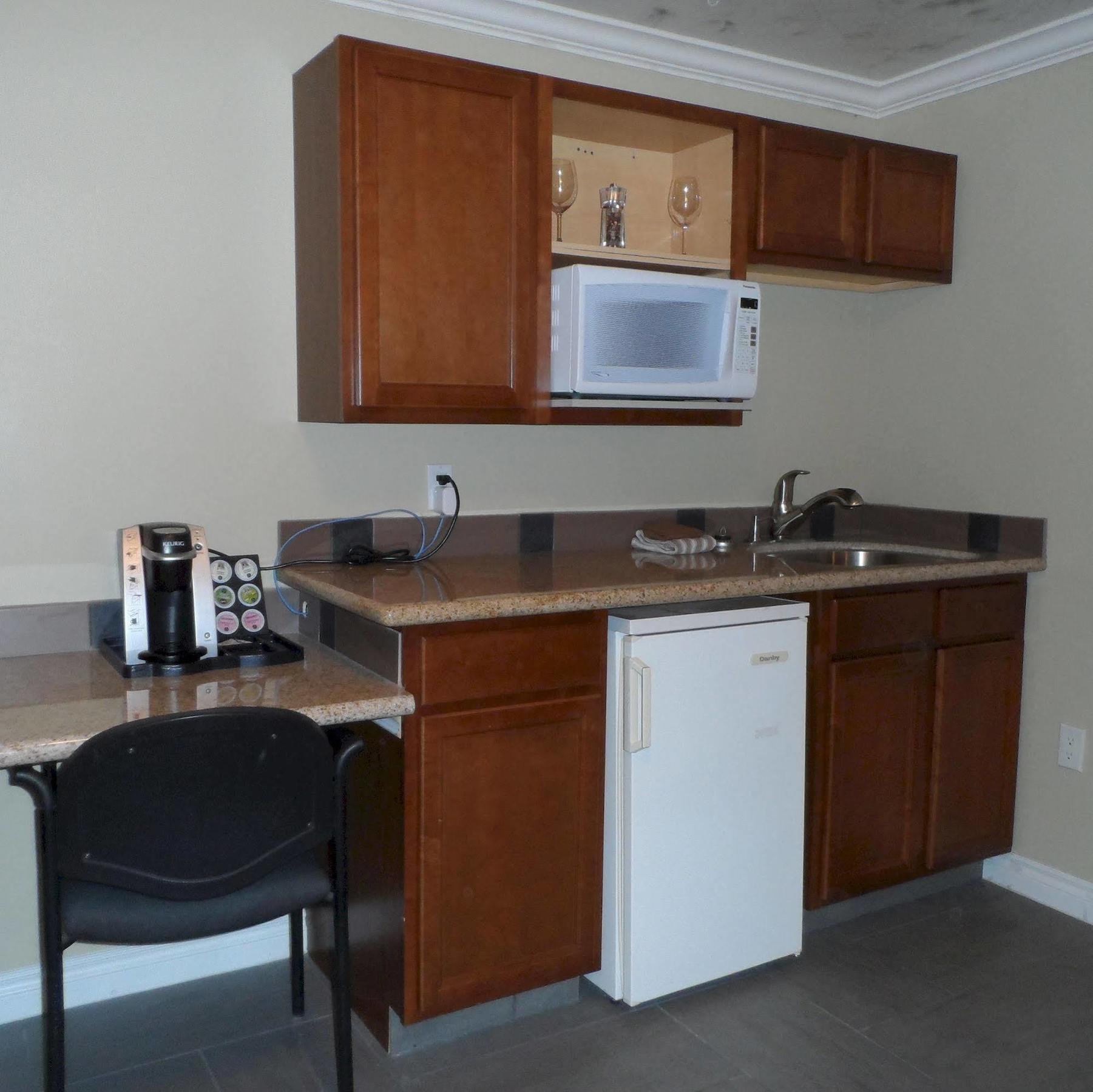 Above The Beach Guest Suites Penticton Esterno foto