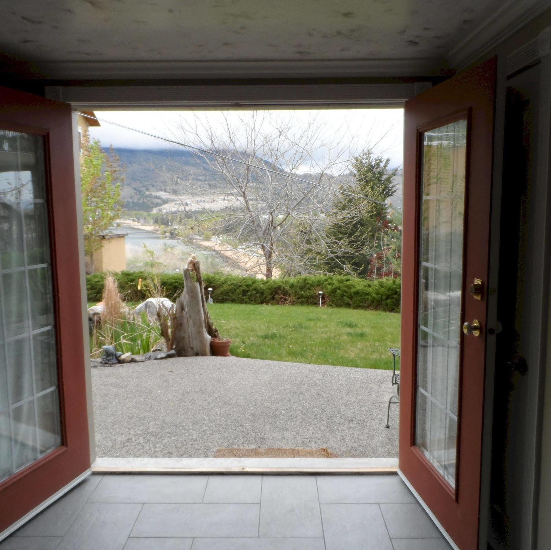 Above The Beach Guest Suites Penticton Esterno foto